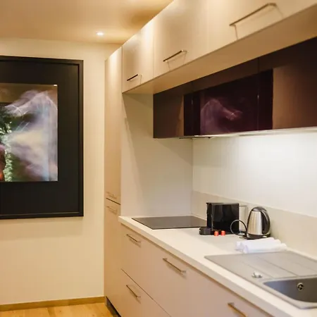 Superb 2-bed With Large Private Garden *