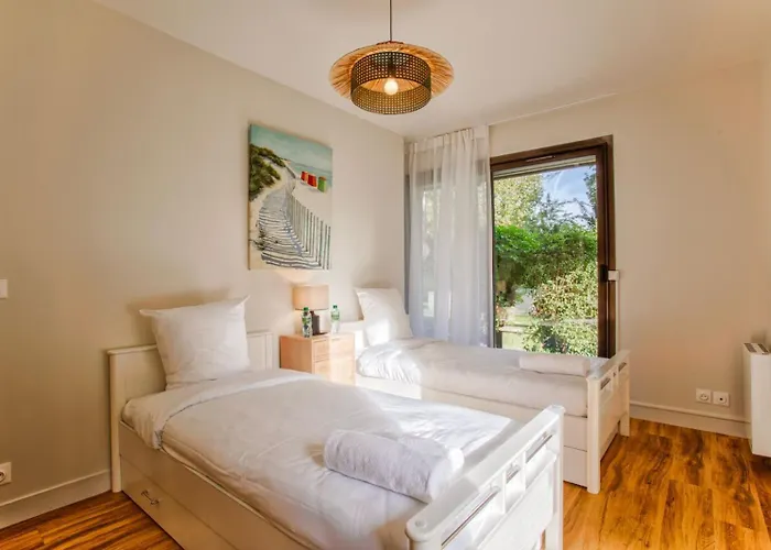 Apartament Superb 2-bed With Large Private Garden *