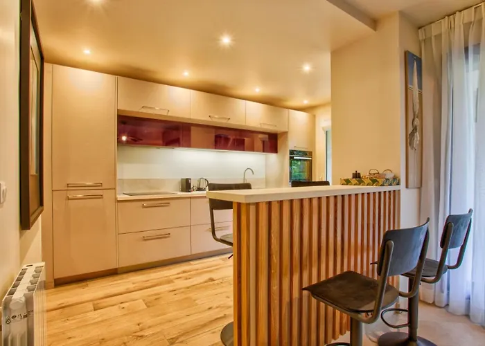 Superb 2-bed With Large Private Garden Deauville