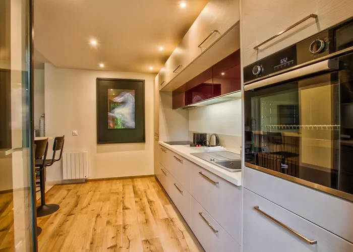 Superb 2-bed With Large Private Garden