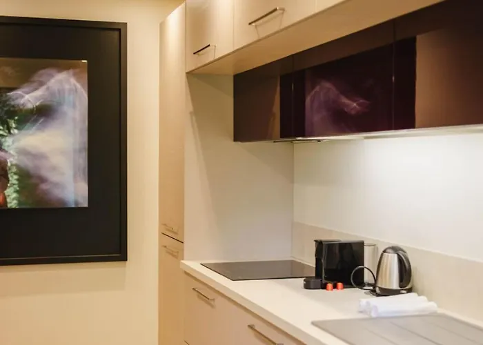 Superb 2-bed With Large Private Garden *