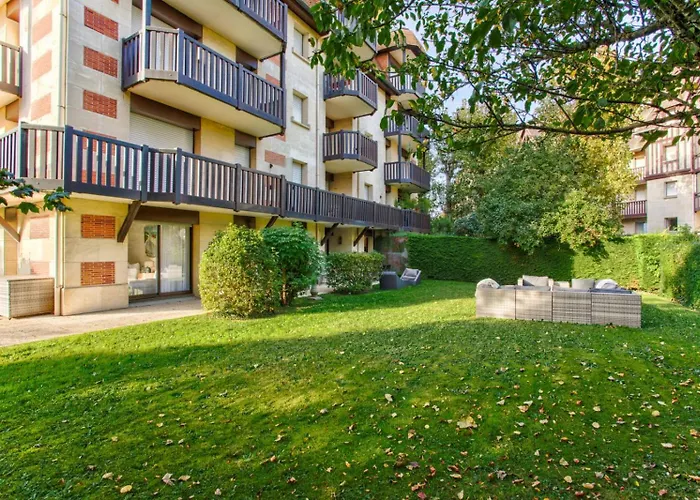 Apartament Superb 2-bed With Large Private Garden *