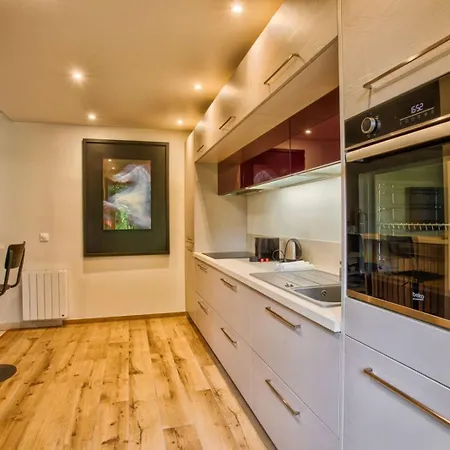 Superb 2-bed With Large Private Garden