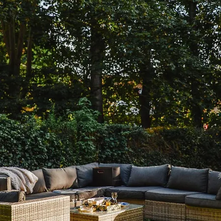 Superb 2-bed With Large Private Garden * Довиль