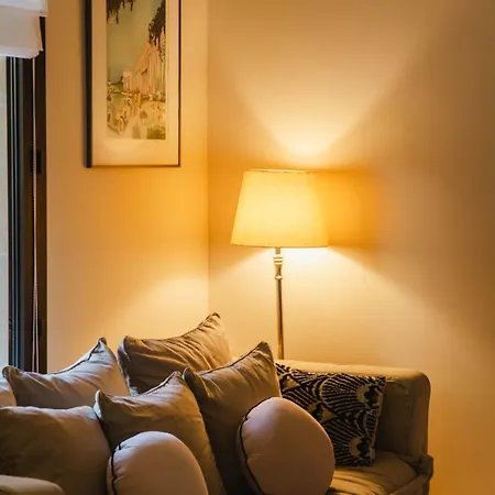 Superb 2-bed With Large Private Garden Апартаменты Довиль