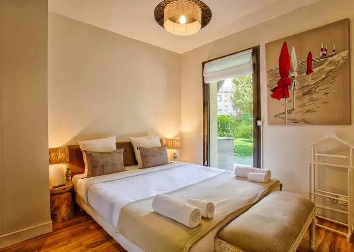 Apartment Superb 2-bed With Large Private Garden